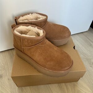 Ugg Ultra Mini Platform Size 8